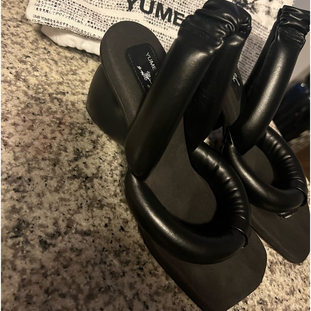 Black leather thong yume yume designer sandal with black heart shaped heel